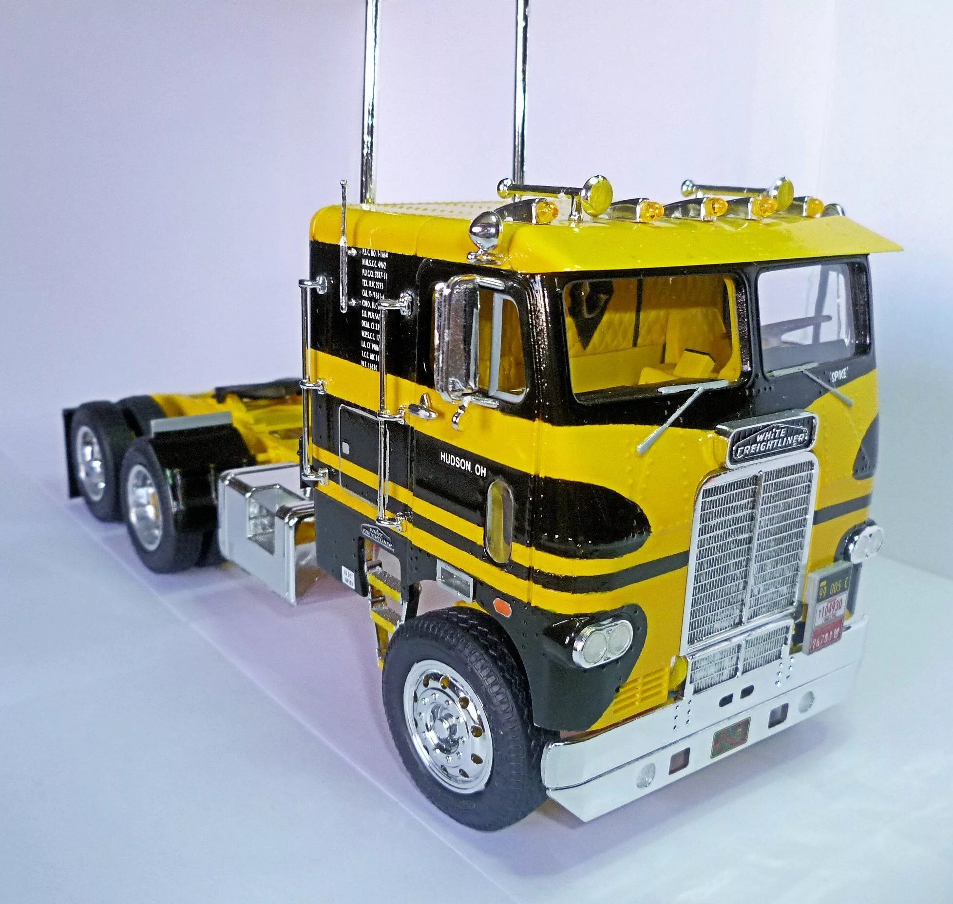 Фредлайнер модель 1/24. Модели грузовиков freightliner. Freightliner Coe big Rig. Игрушка американский грузовик. Машина тягач купить