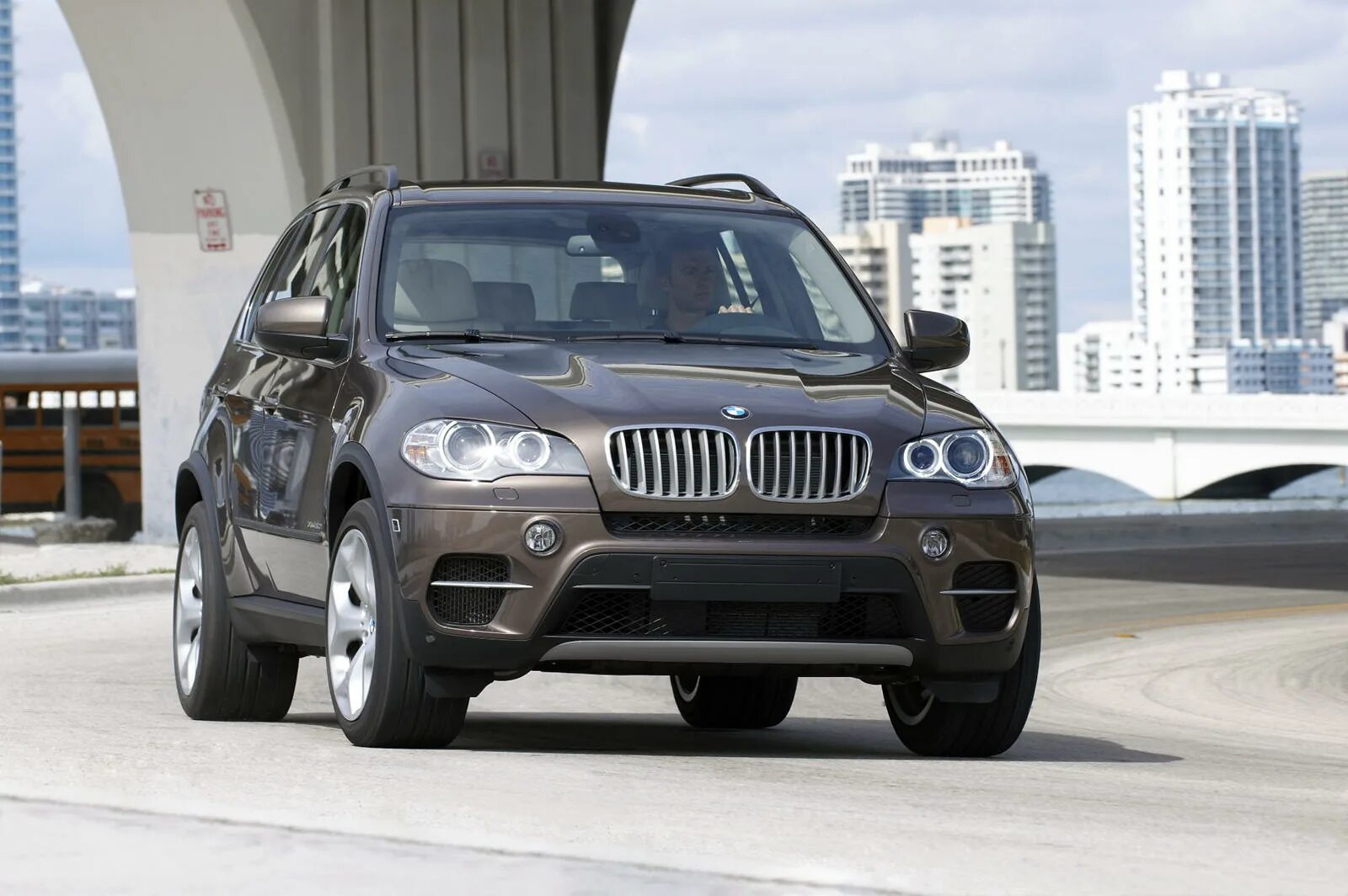 Х 5 x 3 24. BMW x5 2011. BMW x5 2010. BMW x5 e70 Рестайлинг. BMW x5m 2010.