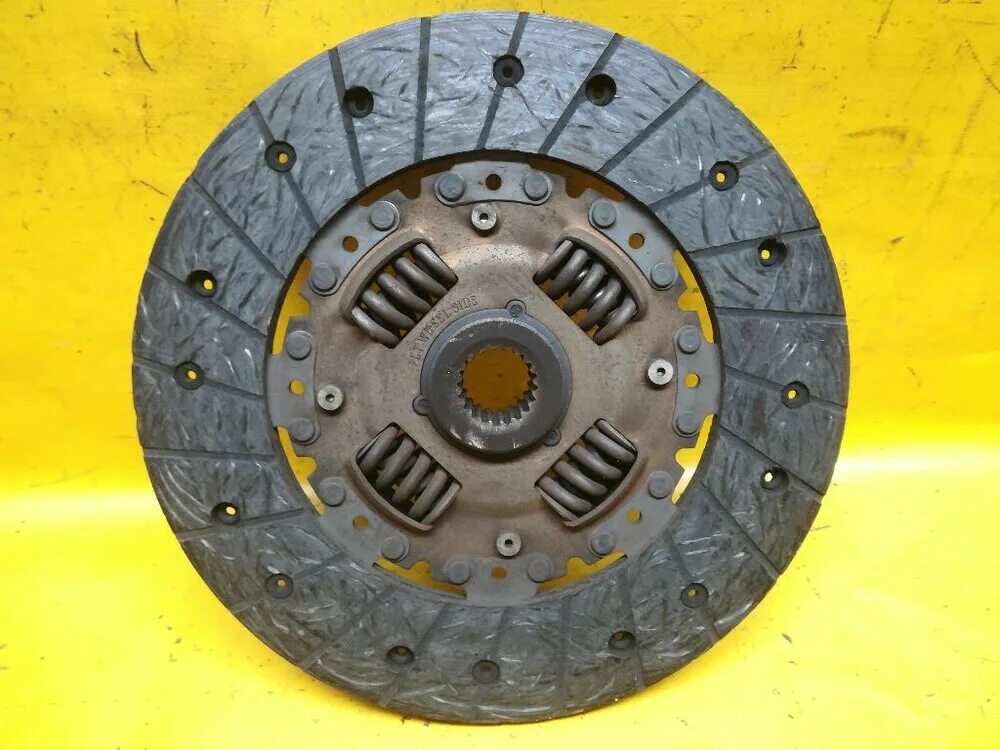 Диск сцепления mazda zj0216460. Mbd117u диск сцепления. 8. Сцепление мазда 626 gf 1. Диск сцепления valeo 803307.