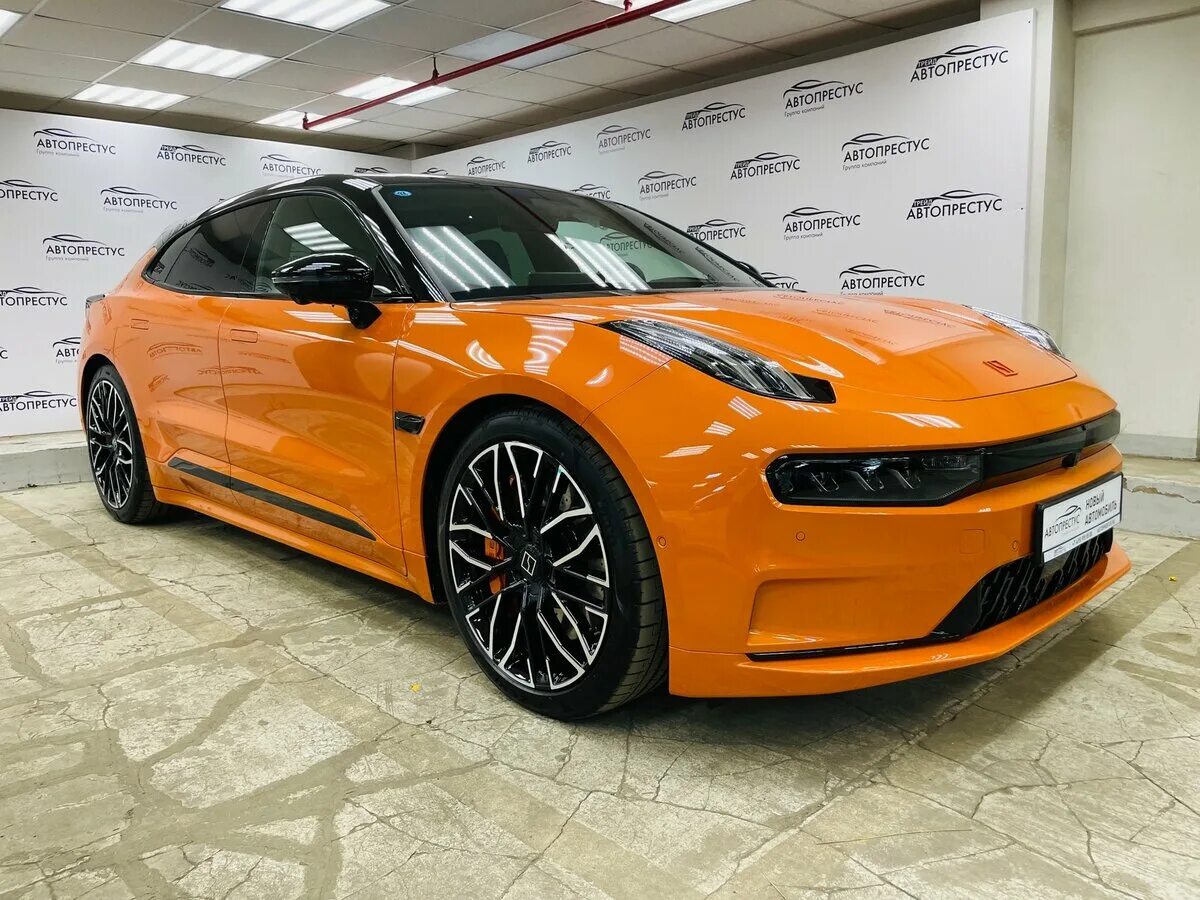 Zeekr 001 оранжевый