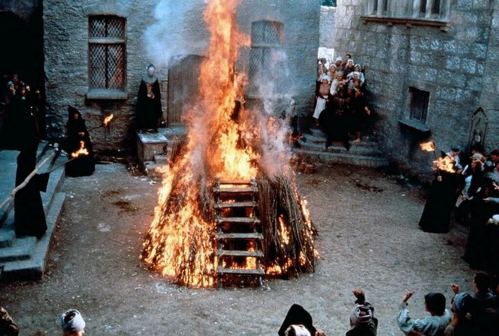 Каких ведьм сжигали на костре. Nostradamus (1994). Святая инквизиция сожжение.