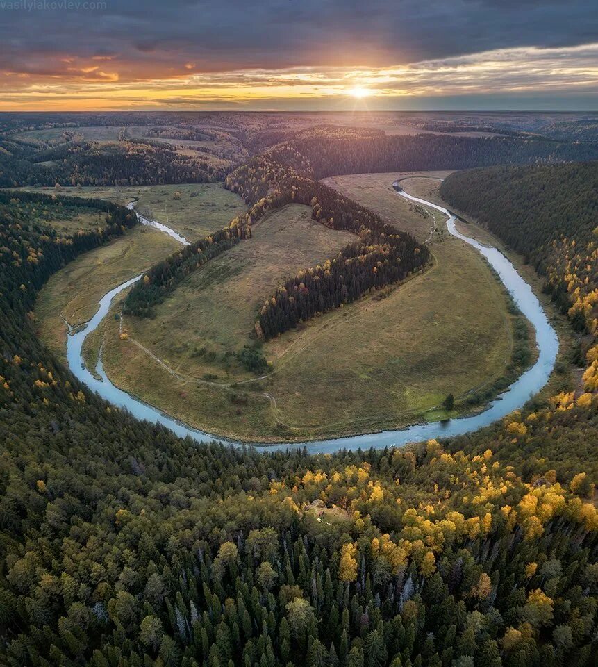 Вакутин камень Пермский край. Река Иргина Пермский край. Вакутин (серый) камень. Вакутин камень осенью Пермский край. Речной изгиб