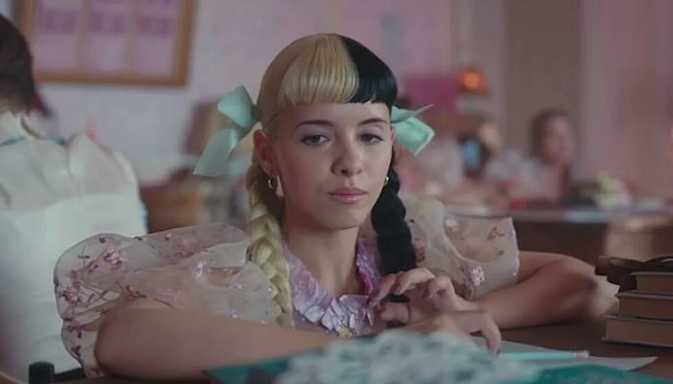 Мелани мартинес 2021 в купальнике. Glued melanie. Glued melanie. Melanie martinez 2020. Melanie martinez 2022.