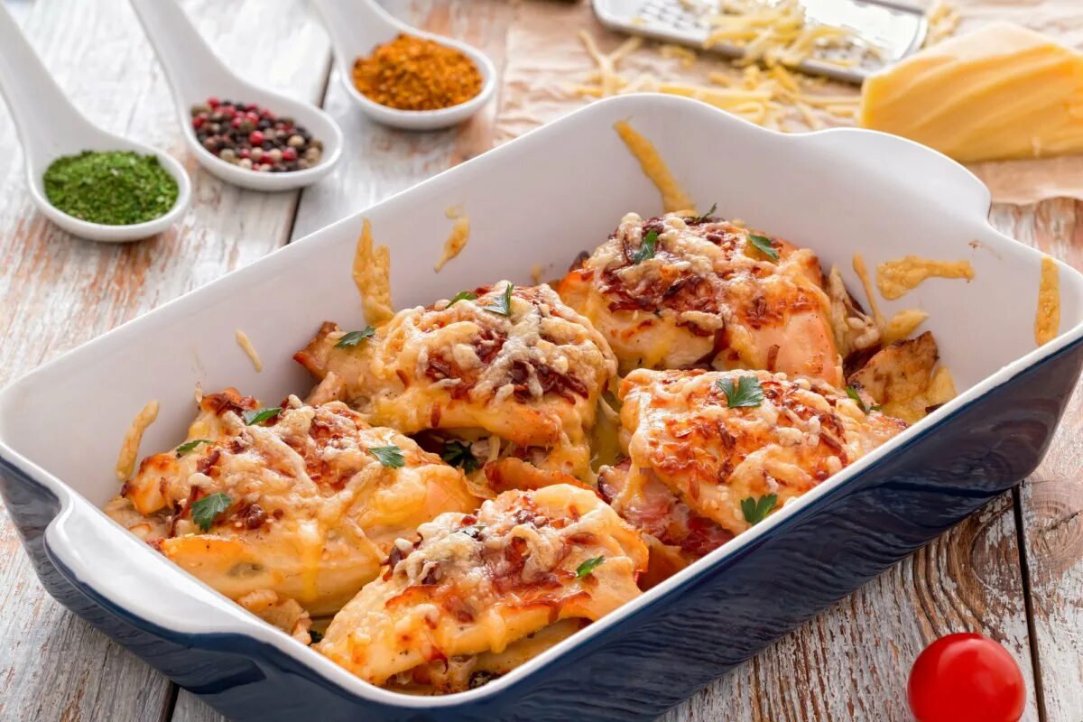 Филе курицы запеченная с овощами. Куриное филе с овощами. куриное филе с сыром. куриная грудка с сыром. куриное филе запеченное с овощами.