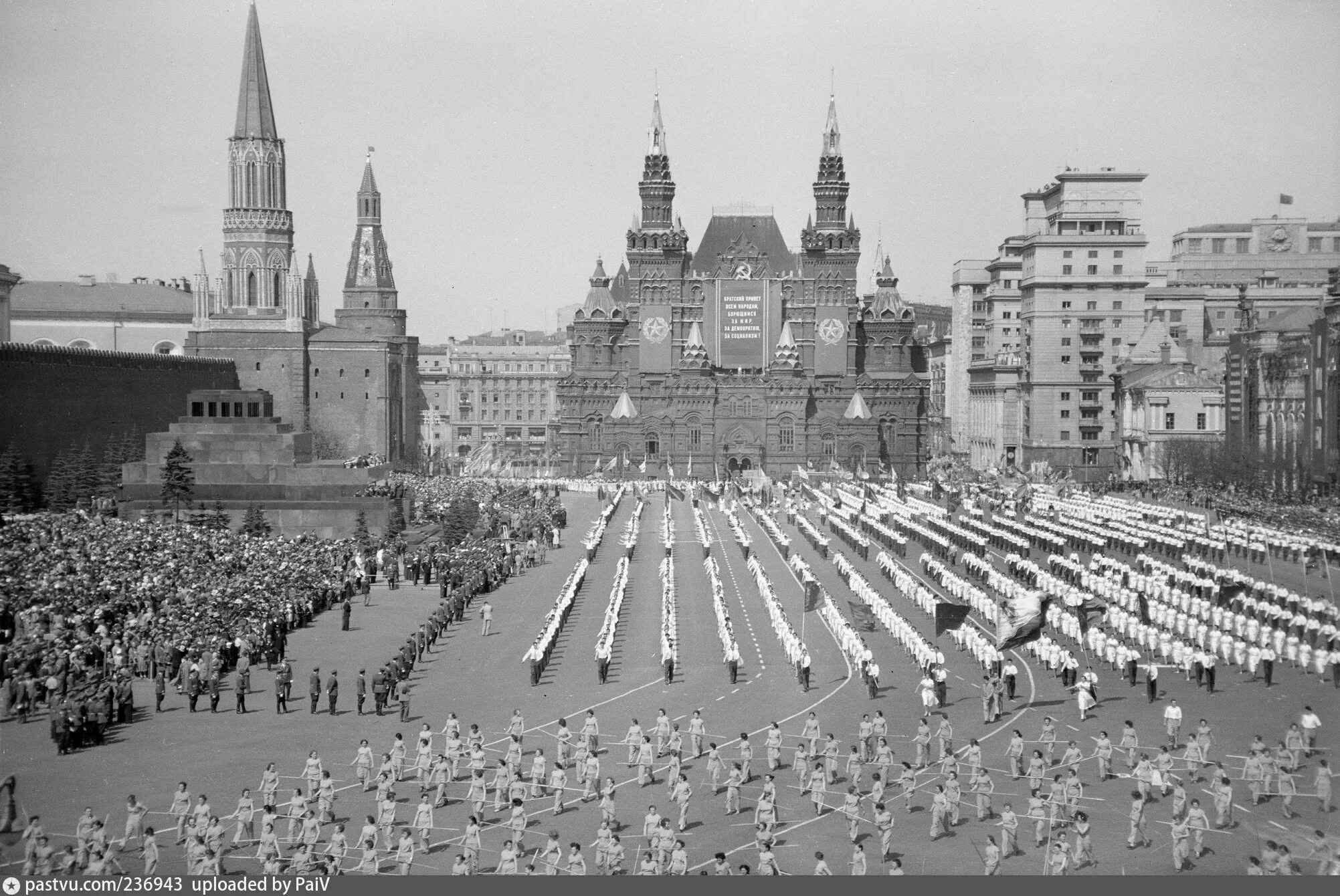 Каналы советского союза. Красная площадь в СССР 1950г. Красная площадь парад 1950. Москва Советский Союз красная площадь. Москва красная площадь 1960 год.