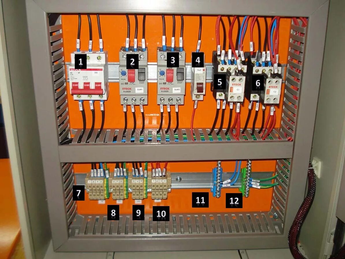 Com comando de voz. Квадро электрик. Книга comandos eletricos para.