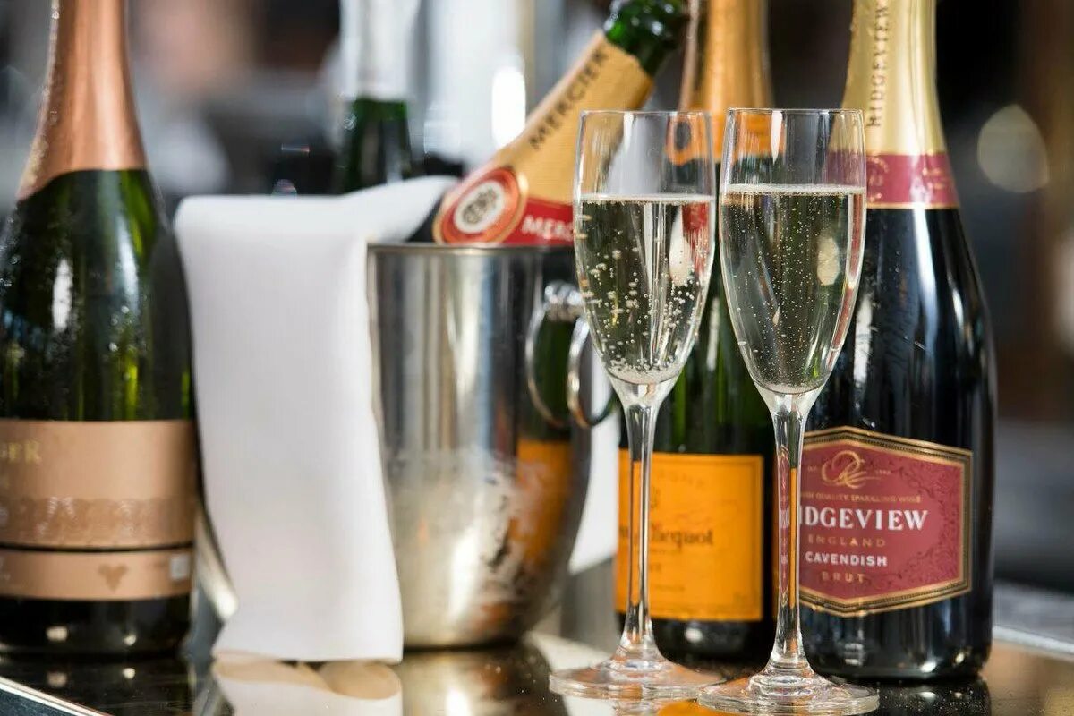 Перье шампанское. Газированное вино. Почему шампанское. Почему шампанское. Дон периньон вино коллекционное.