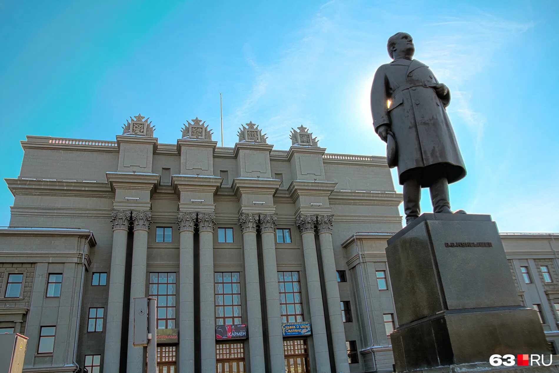 Площадь Куйбышева Самара. Памятник Куйбышеву Самара. Площадь Куйбышева памятник. Памятник на площади Куйбышева в Самаре.