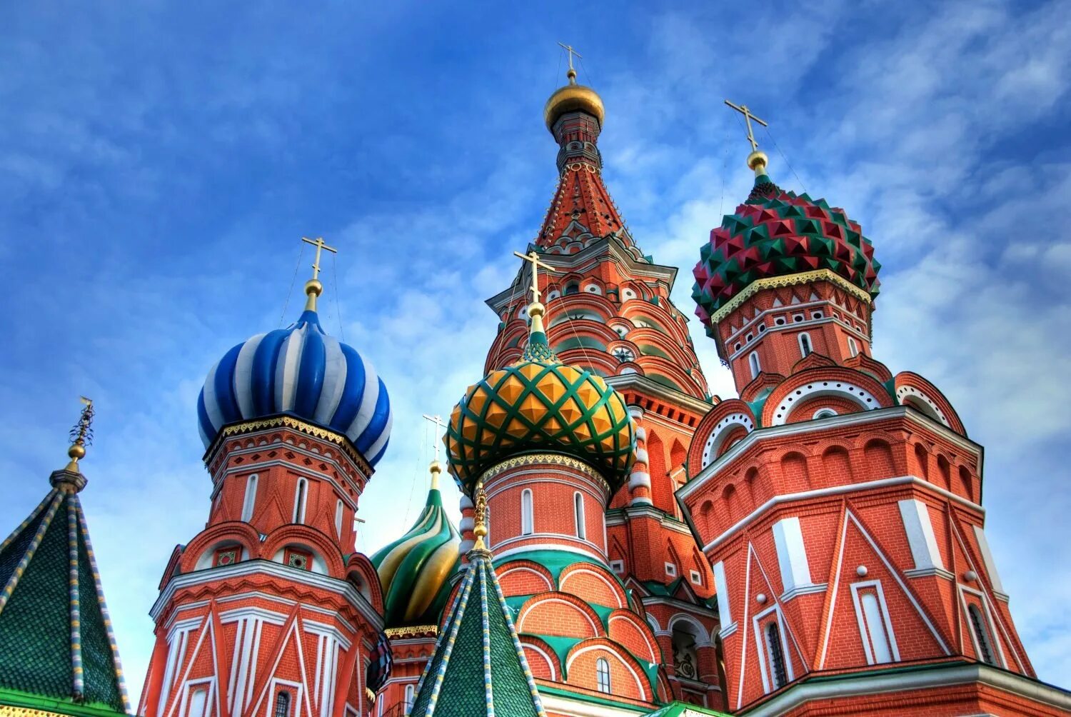 Как называется храм на красной площади. Храм василия блаженного на красной. москва красная площадь собор василия блаженного. собор василию блаженному на крамной плозщщадт. кресты собора василия блаженного на красной площади.