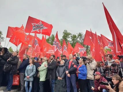 30000 человек