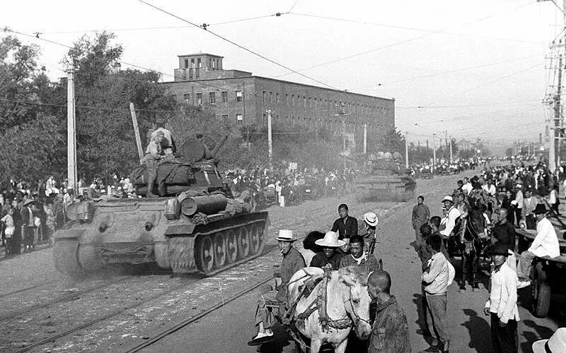 16 сентября 1945 парад в харбине. Парад советских войск в Харбине в 1945 году. Харбин парад Победы 1945. Парад Победы в Харбине 1945 год. Парад Победы в Харбине 16 сентября 1945 года.