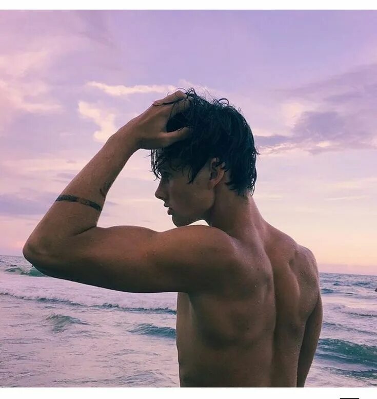 Hot boy was. Хен джун хо пресс. Belly young guy. Красивые кубинцы мужчины. Мужчина в джинсах.