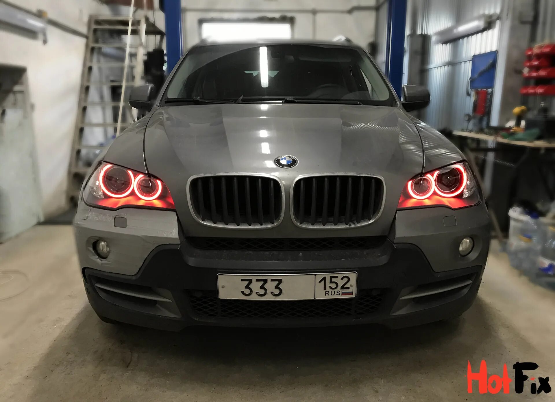 Бмв х5 глазки. BMW x5 e70 красный. Глазки BMW x5 e70. Ангельские глазки BMW e70. BMW x5 e70 ангельские глазки.