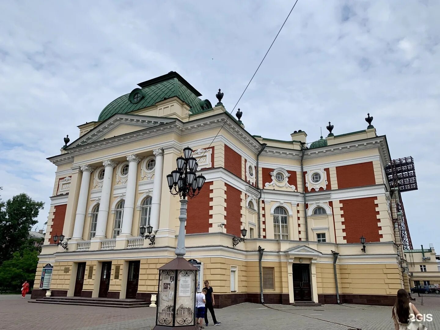 Внутренний театр иркутск. Драматический театр им. н.п. Охлопкова, Иркутск. Иркутский театр Охлопкова. Драм театр Иркутска Охлопкова. Иркутский Академический драматический театр Иркутск.