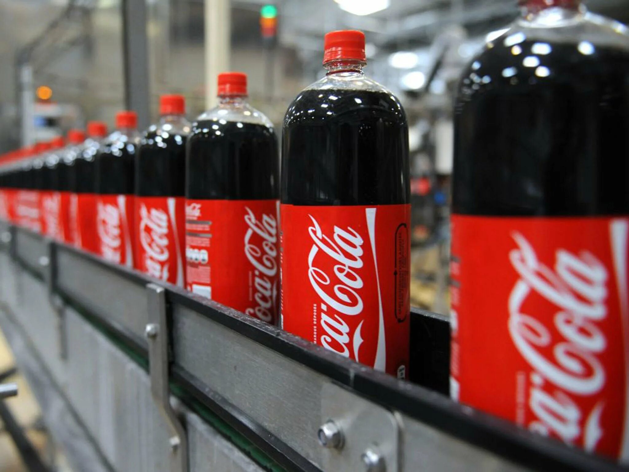 Мир coca cola. Завод кока кола в сша. завод кока кола в армении. coca cola напиток. coca cola производитель.