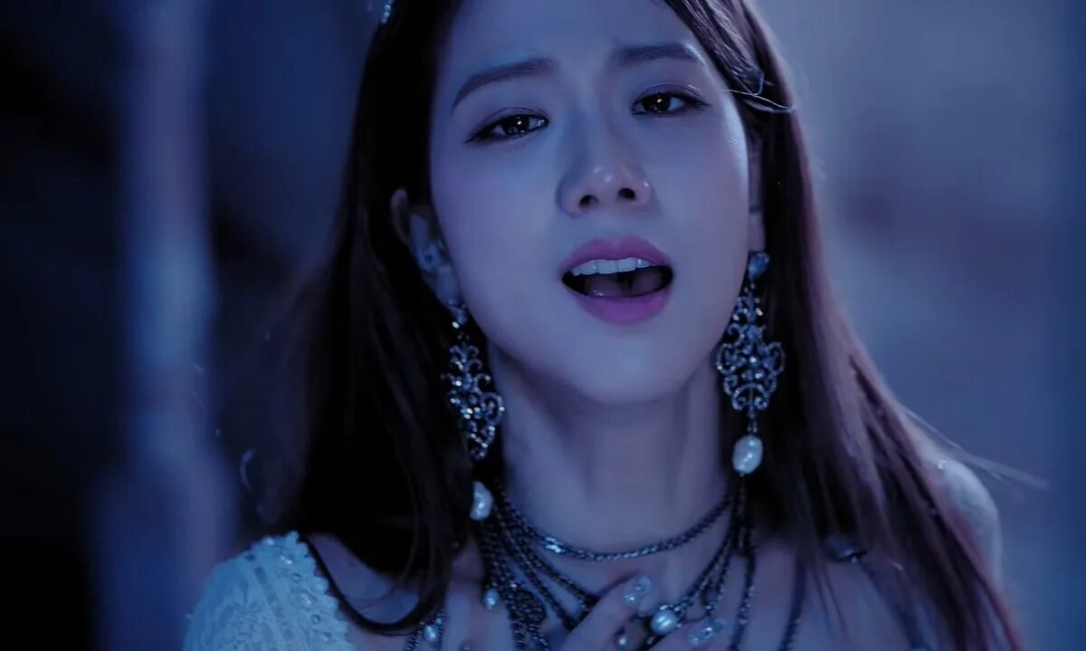 Джису в 2014 blackpink. Jisoo. Песня джису all eyes. Блэк пинк lovesick. Песня джису all eyes.