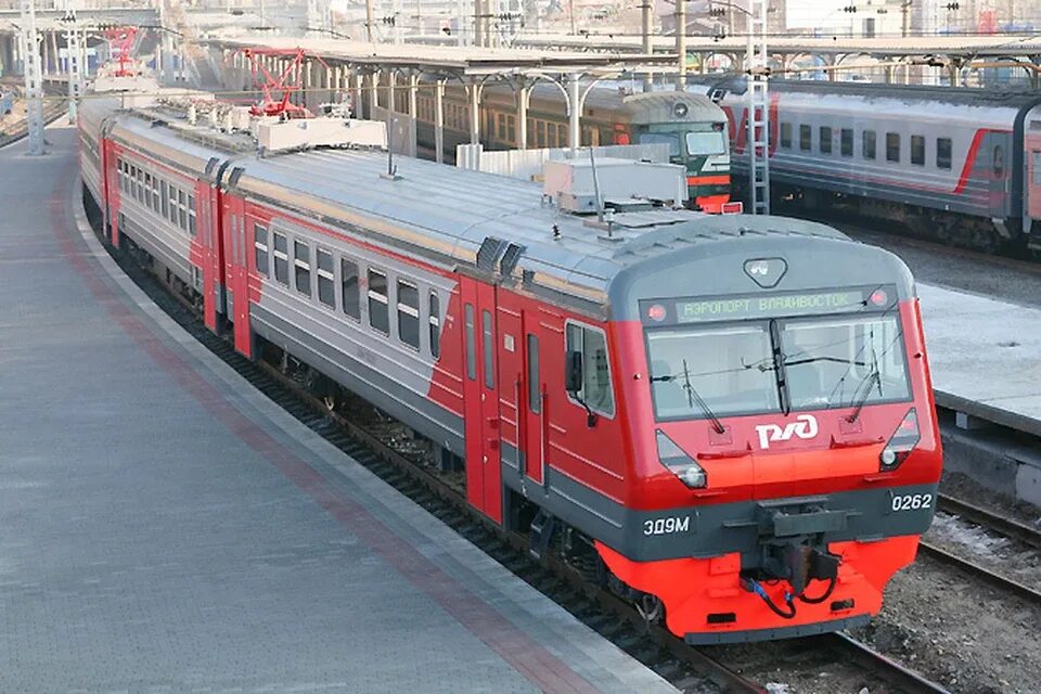 Движение поездов владивосток. Эд9т 0022 владивосток. электропоезд. электрички. поезд электричка.
