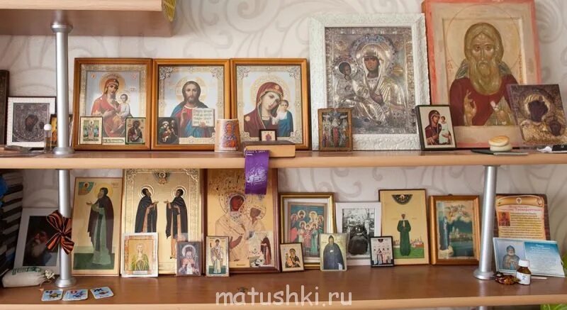 Полка для икон иконостас "благовест". Шкаф для икон. Домашний иконостас. Полка под икону. Домашний иконостас.