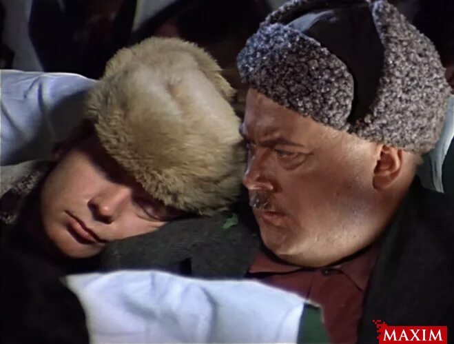 Ирония судьбы 1976. Мягков в шапке ирония судьбы. Женя Лукашин ирония судьбы.