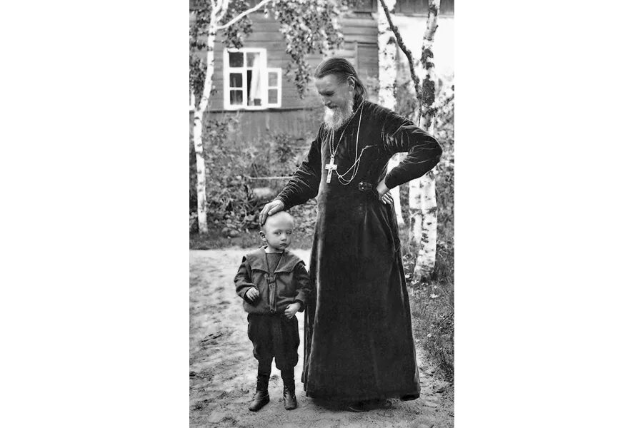 актёр артур смольянинов. виктор крестник. виктор крестник певец. иоанн кронштадтский в детстве. The royal family "королевская семья".