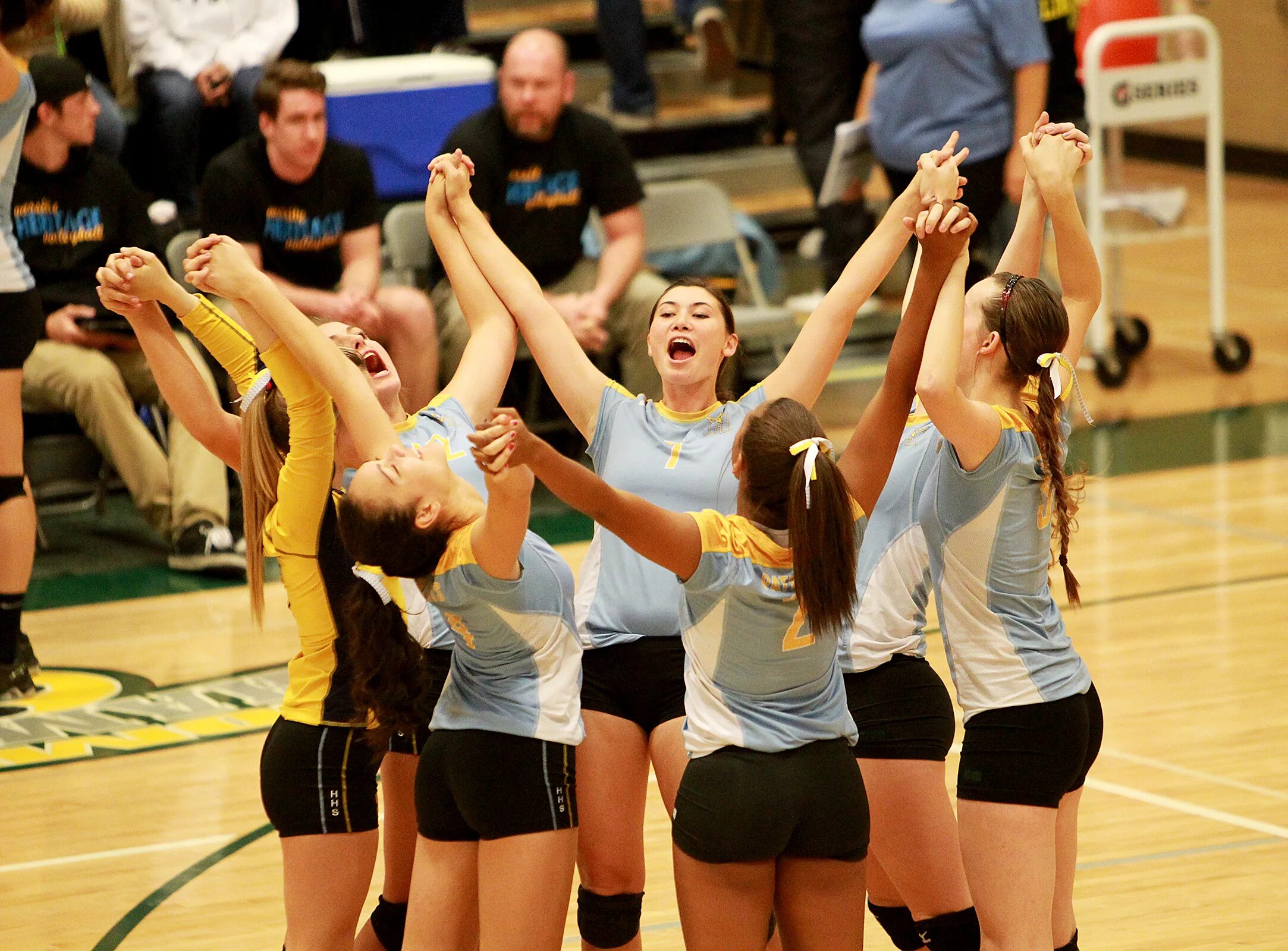 Гонконг сверху. Аделаида кейн 2021. The fire spread very rapidly. Гонконг с высоты птичьего полета фото. Фенуэй парк бостон.