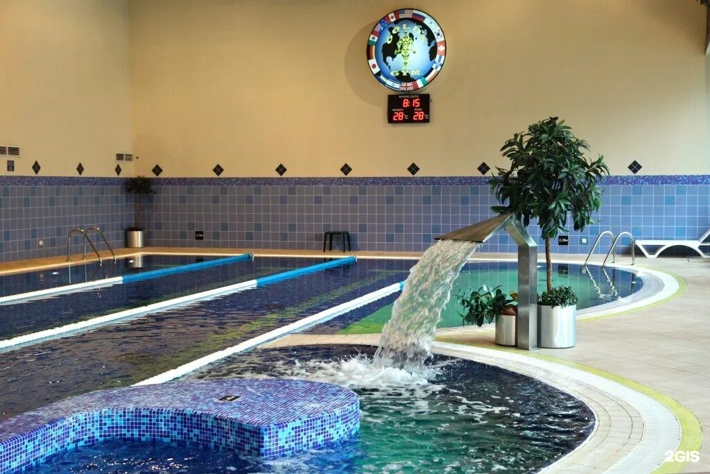 Gold's gym ереван бассейн. Бассейн 4 дорожки 25 метров. Фитнес клуб голд джим. Динамо джим. Голдс джим динамо.