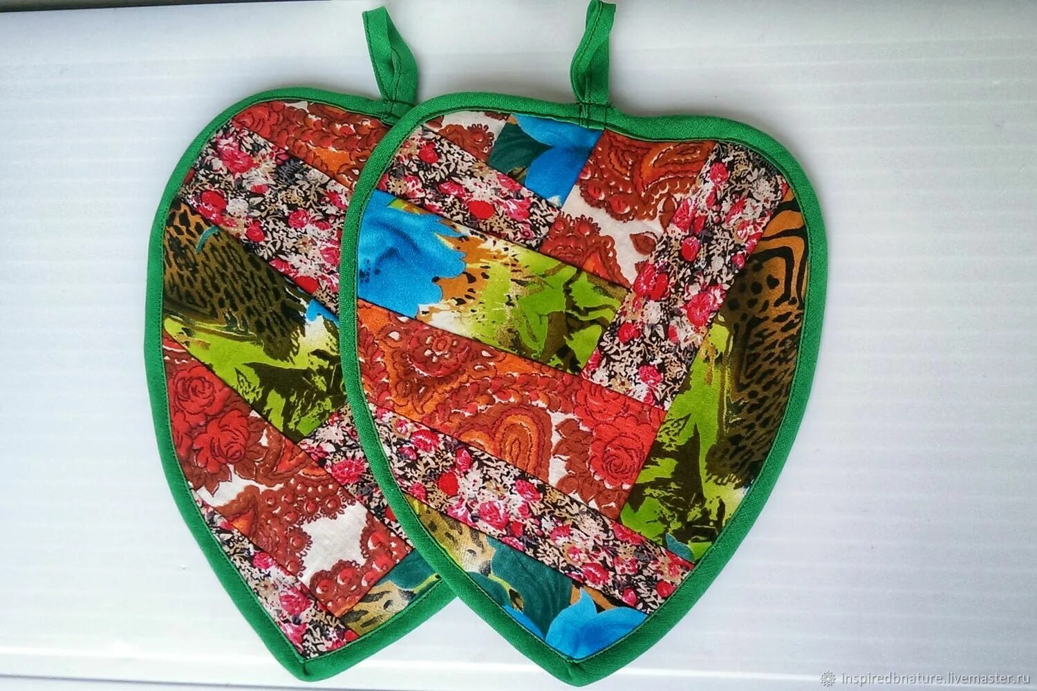 Стендов прихватка. Прихватка-сердечко. Прихватки пэчворк. Лоскутные прихватки. Стендов прихватка.
