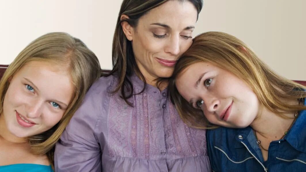 Moms teaching daughter. Pedomoms дочь. Мама vs дочь. Bad daughter.