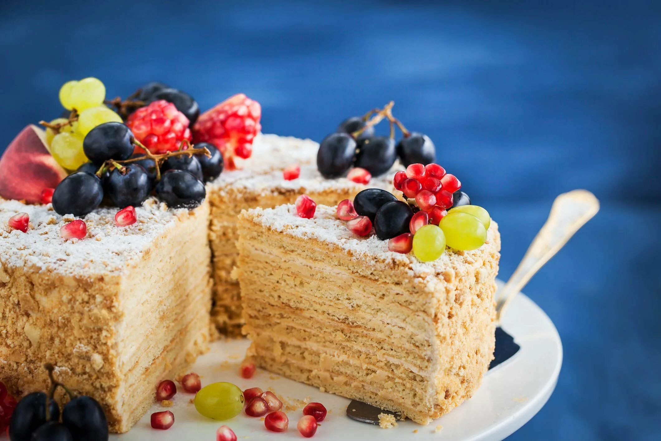 My good cake. Наполеон кейк. Сметанник Наполеон медовик. Красивые торты. Кусок торта.