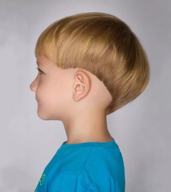 Тридеа шапочка для мальчика. Стрижки для мальчиков. Стрижки для мальчиков. Прическа под горшок для мальчиков. Стрижка мальчика шапочка фото.
