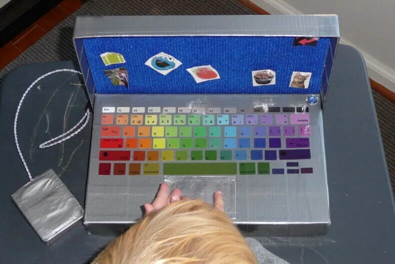 Ноутбук из картона для детей. Игра раскрашивать клавиатуру. Поделка ноутбук. Paint keyboard. Как сделать компьютер цветным.