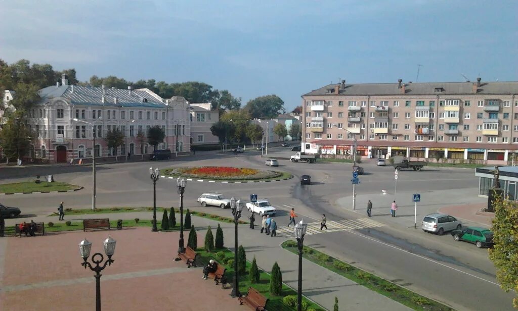Площадь города клинцы брянская область. Торговые ряды клинцы. Площадь города клинцы. Торговые ряды клинцы. Новые клинцы брянская область.