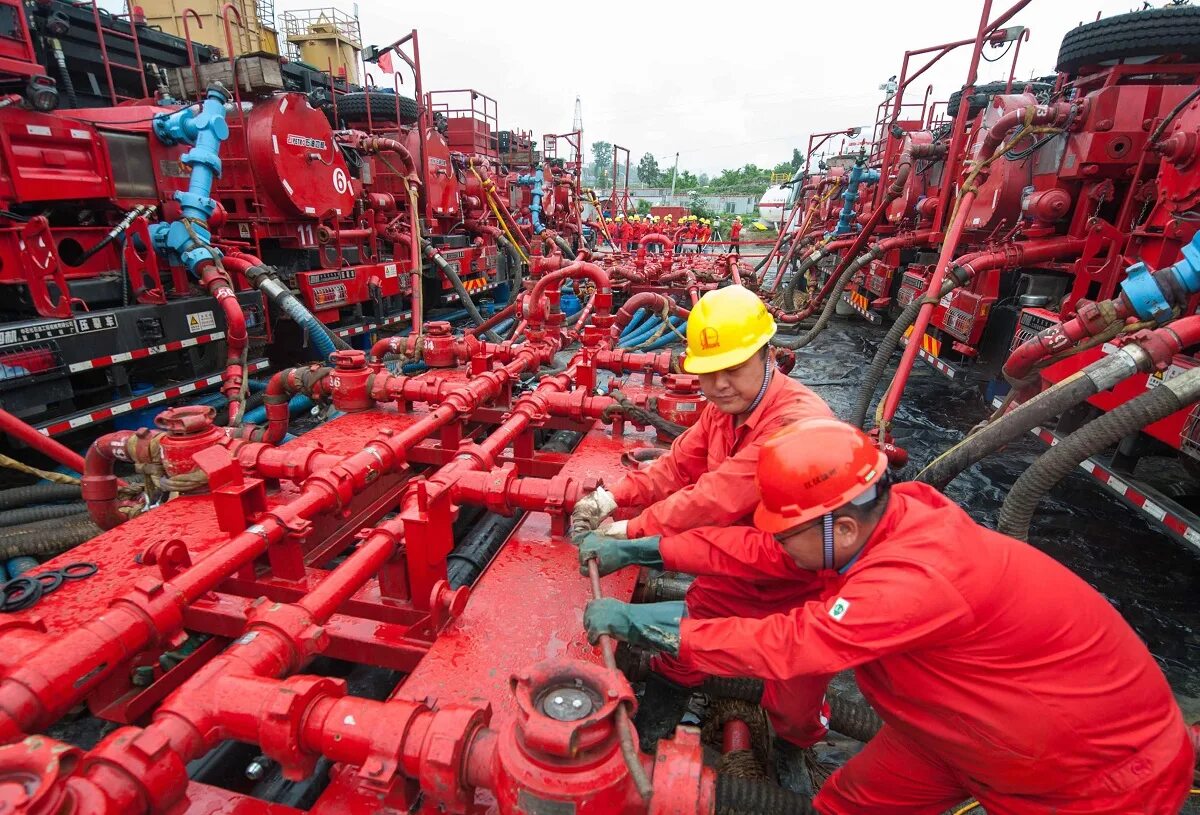 Азия авто казахстан. Предприятия азии. Нефтеперерабатывающий завод в англии. Промышленность в костанае. Предприятия азии.