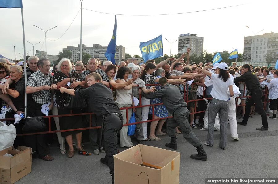 ЛДПР драка. Жириновский драка. Драка украинцев