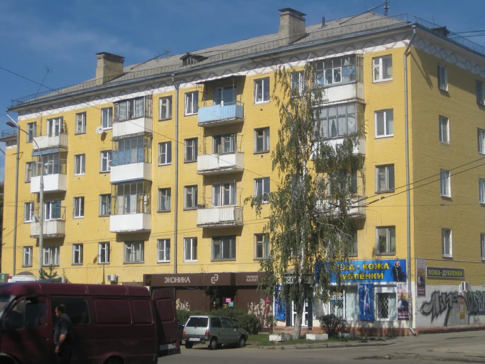 В Орле на Комсомольской столкнулись легковой автомобиль и маршрутка - Новости