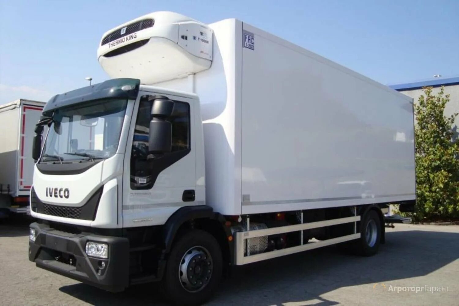 Грузовики Ивеко Еврокарго. Ивеко Еврокарго 10 тонн. Iveco EUROCARGO 5 тонн. Ивеко Еврокарго 10 тонн фургон. Водитель с грузовым 5 тонн