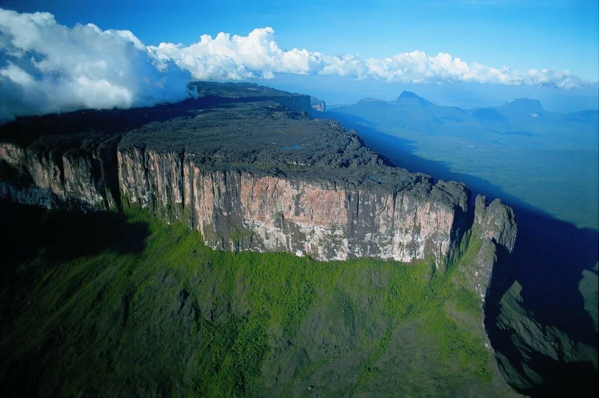 рельеф страны бразилия. характер рельефа амазонской равнины. южная америка рио де жанейро. бразильское плоскогорье рельеф. рельеф бразилии карта.
