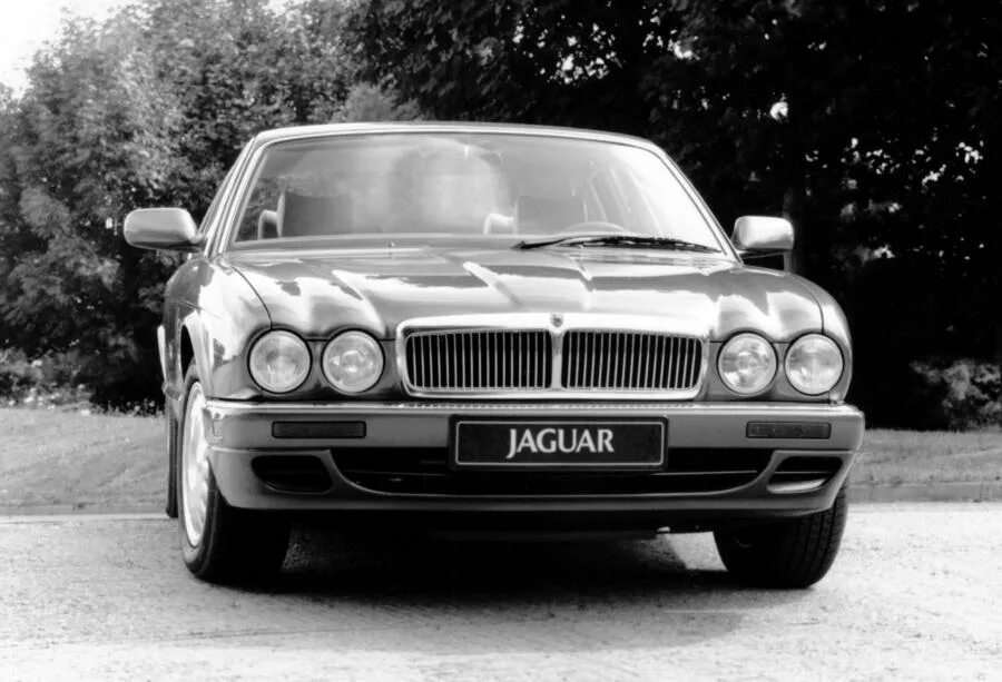 06 1994. Jaguar xj6 1994. Jaguar xj6 (x300) 1994 года. Jaguar XJ 2 поколение. Ягуар XJ 1994.