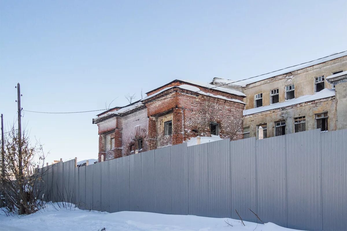 Нагорная 14б казань. Богородицкий монастырь казань башня. Нагорная 35 казань. Нагорная улица 14. Япеева 17 казань.