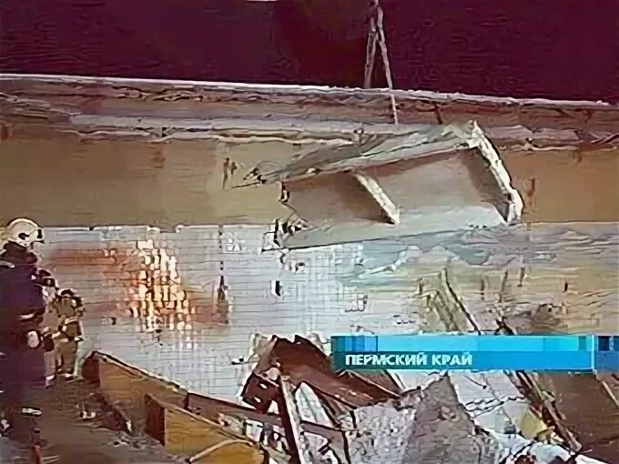 Бассейн дельфин трагедия. Бассейн дельфин чусовой. Бассейн дельфин трагедия. Чусовой бассейн дельфин мемориал. Обрушение бассейна дельфин в городе чусовой.