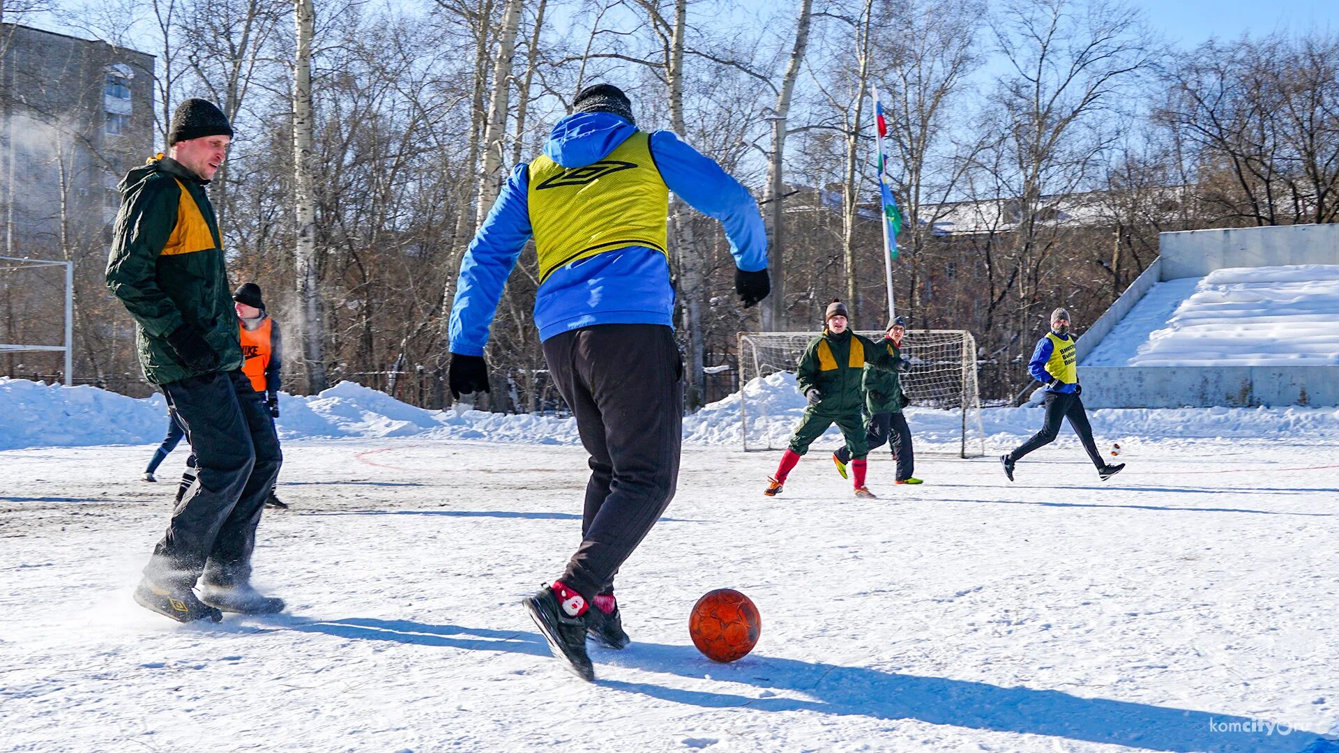 Игра зимний футбол