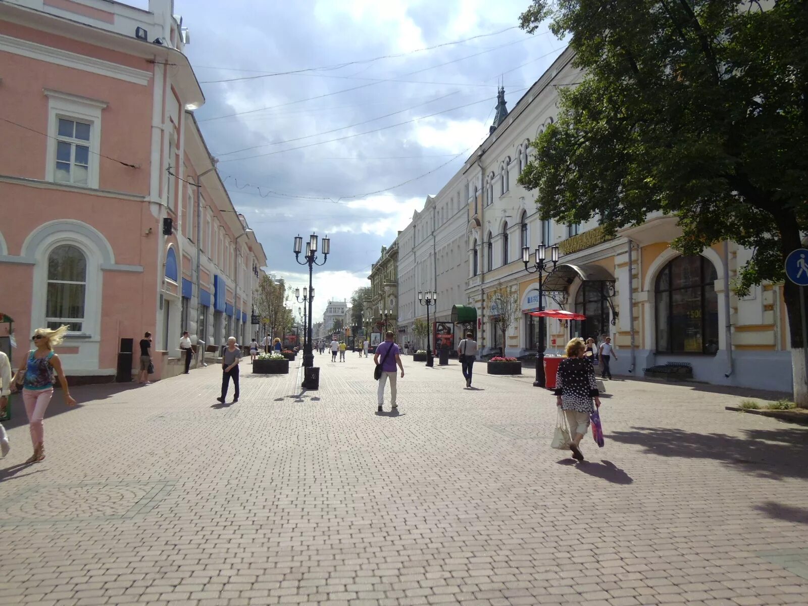 Большая покровская улица 1. Большая Покровская улица в Нижнем Новгороде. Большая Покровская пешеходная в Нижнем Новгороде. Нижний Новгород пешеходная улица Покровка. Нижний Новгород большая Покровская улица 25.