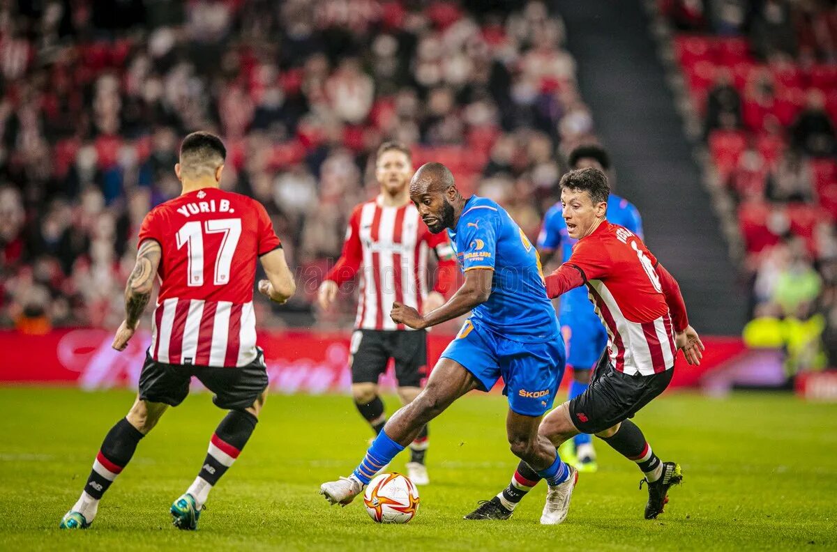 Атлетик бильбао футбол. 16) – алавес(3. Валенсию. Атлетик бильбао валенсия кадр. Личные встречи валенсия атлетик бильбао.