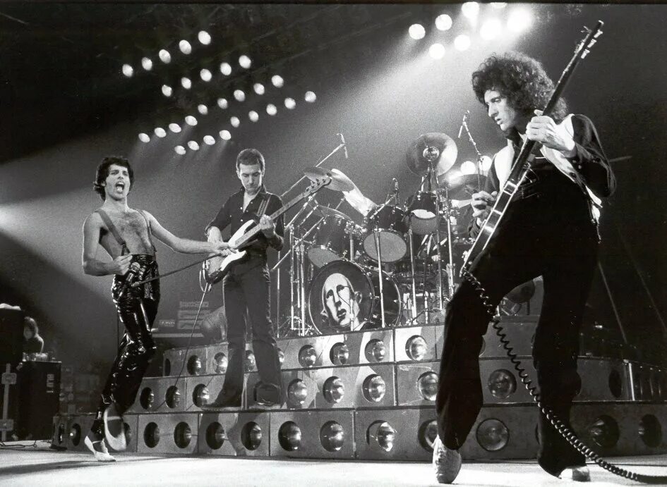 Queen концерт 1978. Группа Queen 1975. Концерт Queen 1975. Концерт группы Квин.