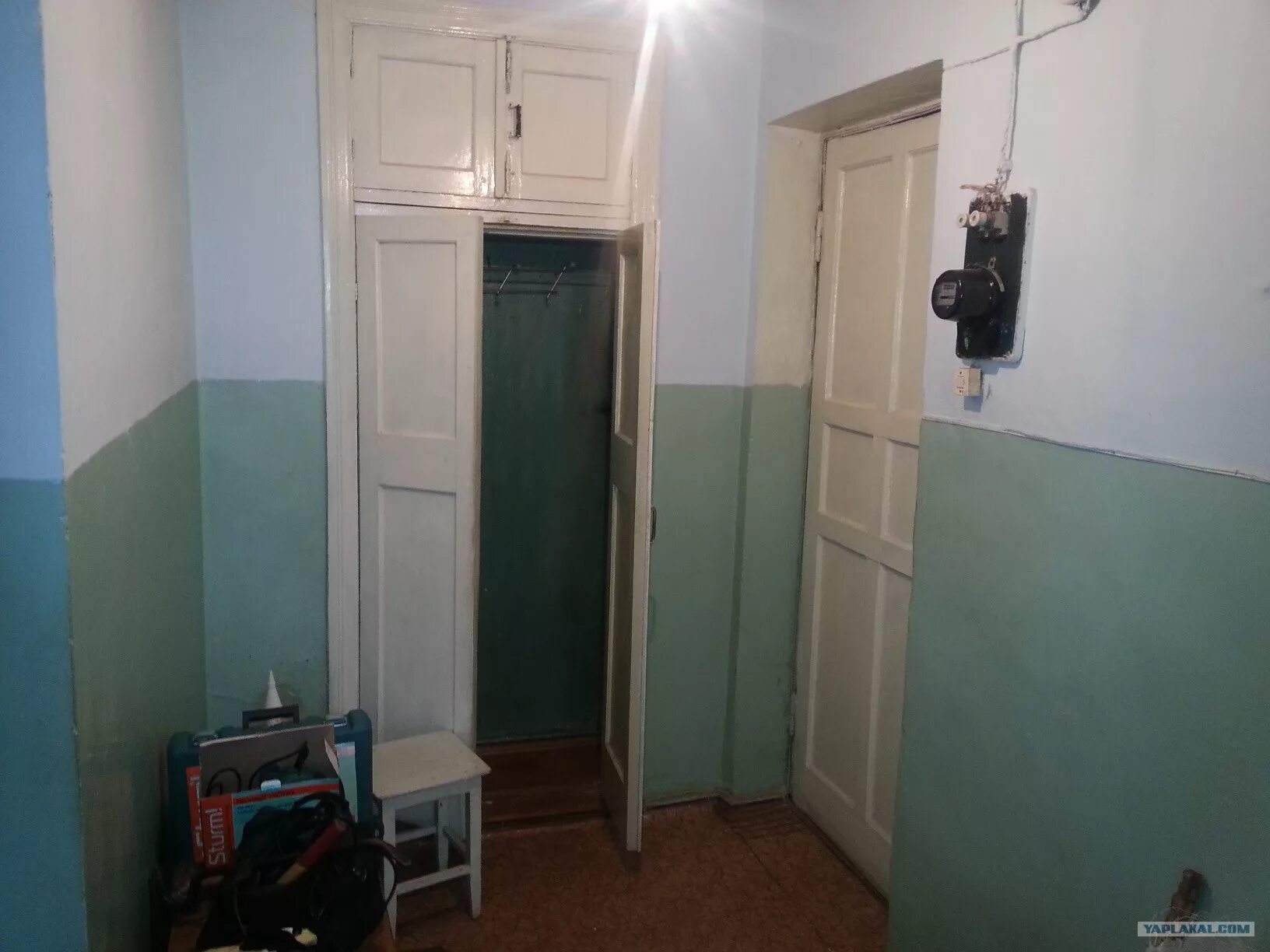 Ванные комнаты в старом фонде. Квартира сталинка без ремонта. Квартира в сталинском доме без ремонта. Отремонтированная сталинка. Сталинка без ремонта.