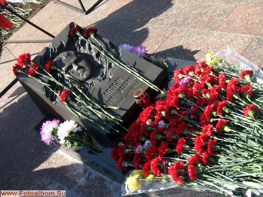 погребение чернобыльцев. митинское кладбище чернобыльцы. погребение чернобыльцев. митино захоронения чернобыльцев. памятник ликвидаторам чернобыльской в митино.