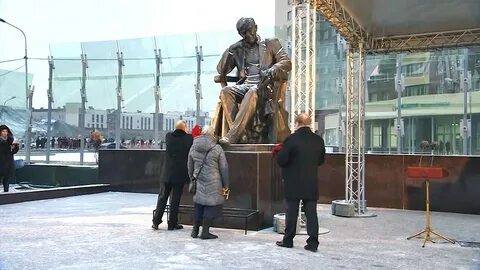 Выступающие открытие памятника