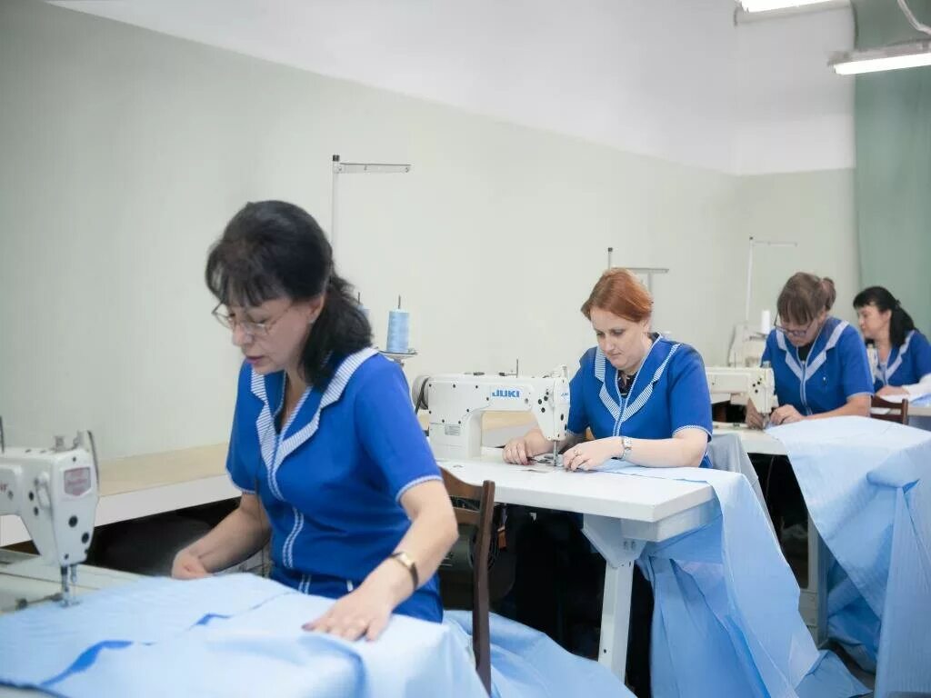 Иваново швейное производство работа. Требуются швеи на трикотаж. Швейное производство. Ученица швеи иваново. Высоковская фабрика фото.