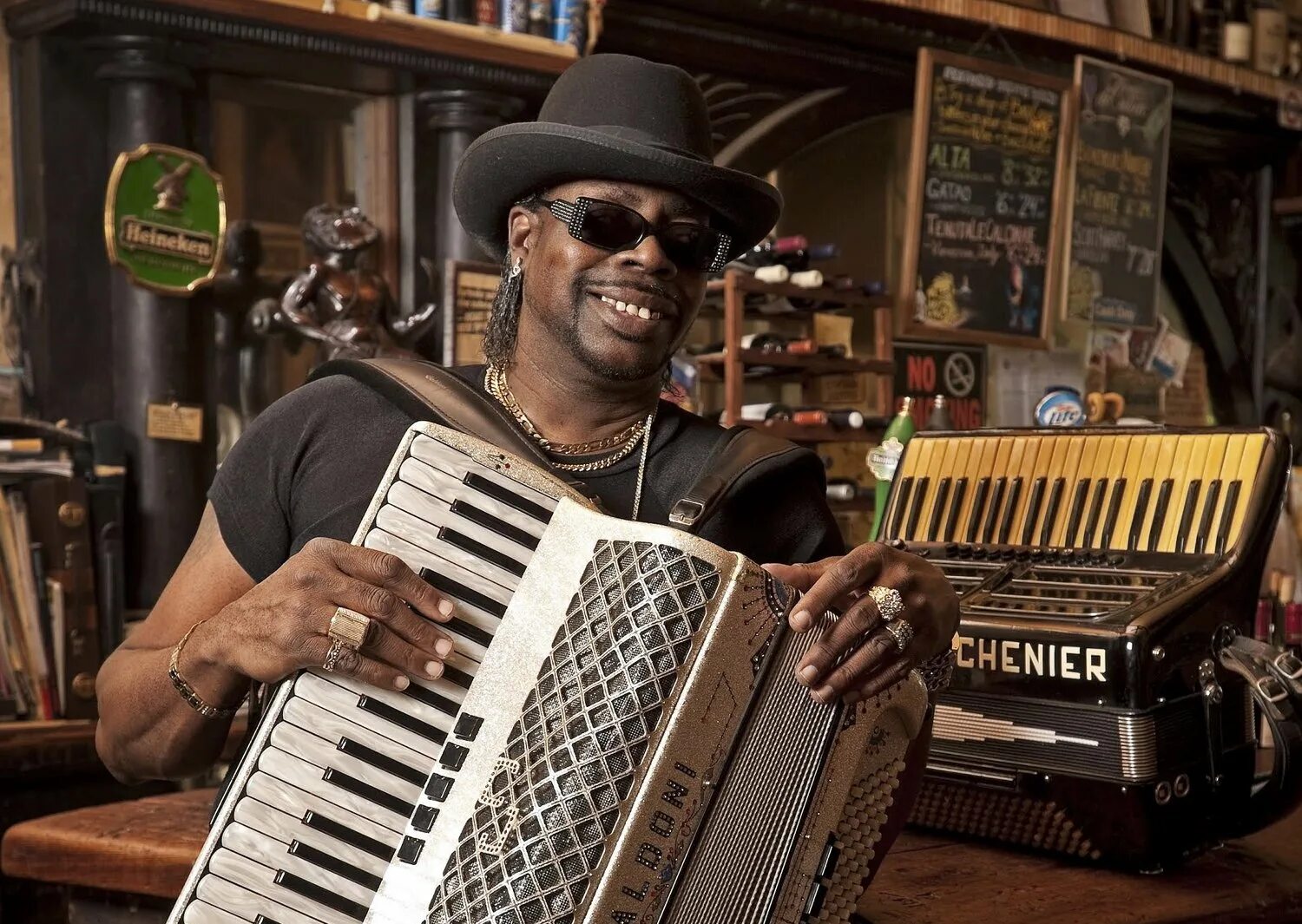 Chicago blues. Chicago blues. Chicago надпись. Плакат блюз. Chicago надпись.