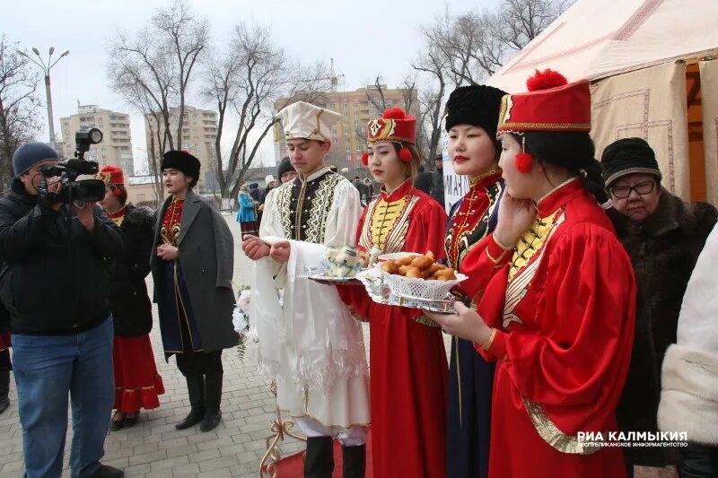 Празднование Цаган сар. Калмыцкий Цаган сар Элиста. Цаган сар 2023 в Калмыкии. Цаган сар калмыцкий праздник.